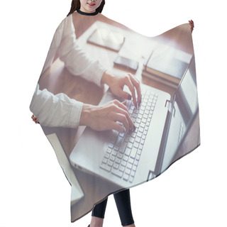 Personality  Female Working With Laptop Hair Cutting Cape