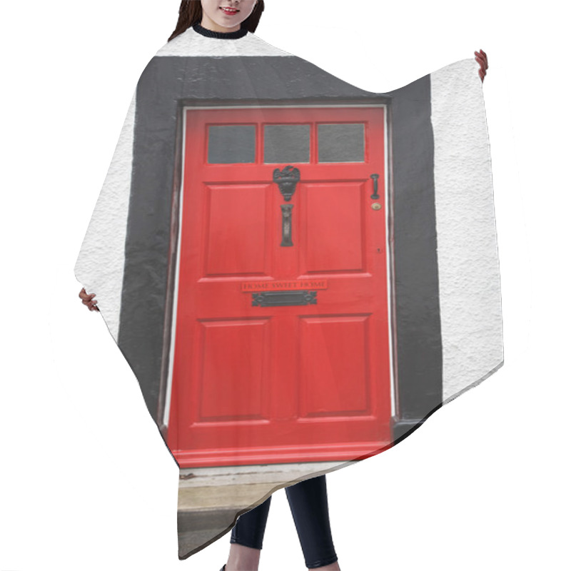 Personality  Red front door hair cutting cape