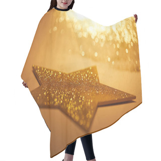 Personality  Selective Focus Of Golden Shiny Star For Christmas Decoration Hair Cutting Cape