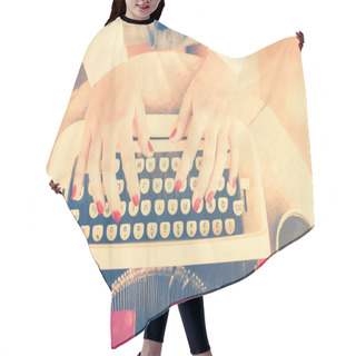 Personality  Girl Typing On Typewriter Hair Cutting Cape