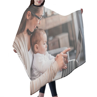 Personality  Mother With Her Son Using Laptop Hair Cutting Cape