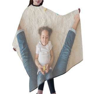 Personality  Kid Girl Playing With Mother On Carpet Hair Cutting Cape
