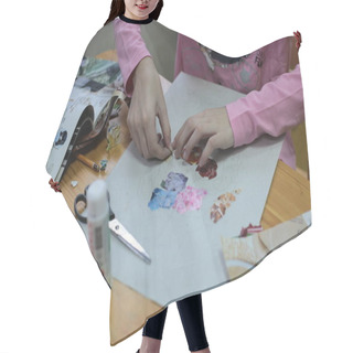 Personality  Nizhny Novgorod, Volga Region / Russia - March 04, 2020: Hands Of Children Lesson Applications In The Office For Fine Arts Cutting And Pasting Figures, Patterns Or Whole Pictures From Pieces Of Colorful Paper Hair Cutting Cape