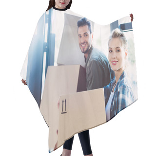 Personality  Couple With Cardboard Boxes In New House Hair Cutting Cape