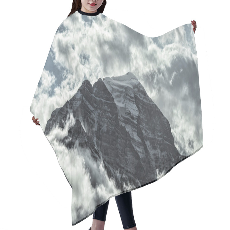 Personality  Ten Peaks of Banff hair cutting cape