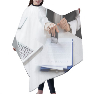 Personality  Businesswoman Stamping Contract Hair Cutting Cape