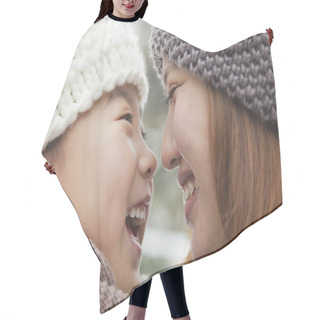 Personality  Mother And Daughter Nose To Nose Hair Cutting Cape