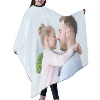 Personality  Father And Child Girl Embracing And Touching Noses Hair Cutting Cape