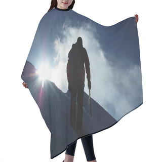 Personality  Lonely Mountaineer Climbing Hair Cutting Cape