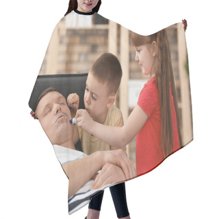 Personality  Little Children Painting Their Father's Face While He Sleeping. April Fool's Day Prank Hair Cutting Cape