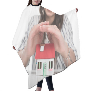 Personality  Young Woman With House Model  Hair Cutting Cape