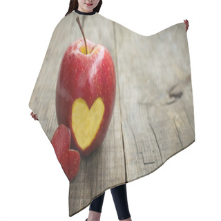 Personality  Apple With Engraved Heart Hair Cutting Cape