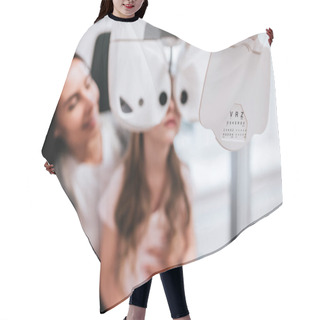 Personality  Mom With Daughter In Ophthalmology Clinic Hair Cutting Cape