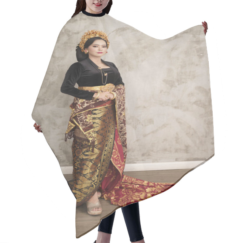 Personality  Woman Wearing Balinese Kebaya Woven Cloth With Patterned Wall Background Hair Cutting Cape