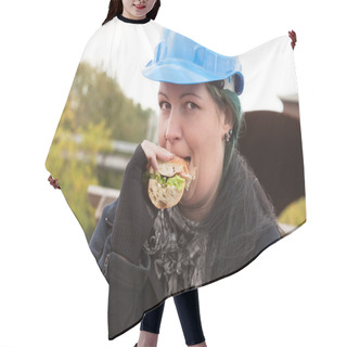 Personality  Female Worker Eating Sandwich Hair Cutting Cape