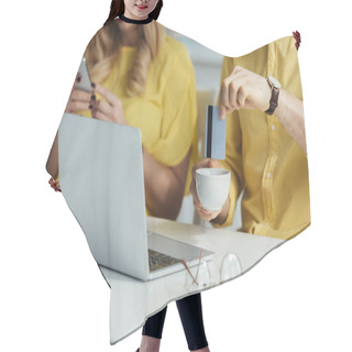 Personality  Man Drowning Credit Card In Coffee By Laptop While Woman Using Smartphone Hair Cutting Cape