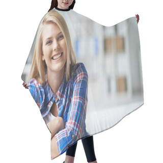 Personality  Pretty Girl Hair Cutting Cape