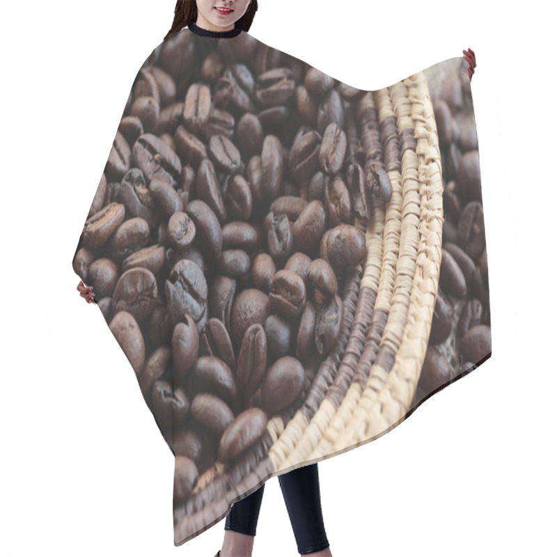 Personality  Coffee Beans Served In A Hand-woven Colander Hair Cutting Cape