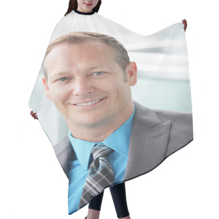 Personality  Businessman Smiling Hair Cutting Cape