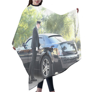 Personality  Chauffeur Opening Car Door Hair Cutting Cape