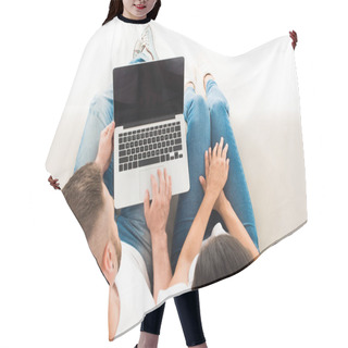 Personality  Young Couple Using Laptop Hair Cutting Cape