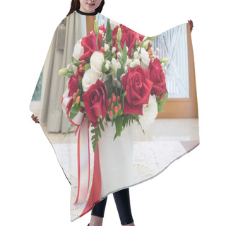 Personality  Roses Flowers Bouquet Inside Vase On Desk In House Decoration Hair Cutting Cape