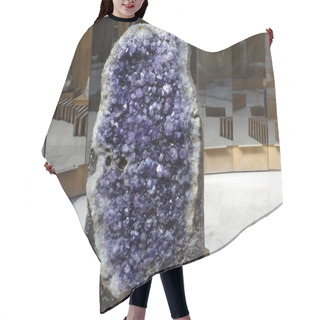Personality  View Of Crystal Stone In Museum  Hair Cutting Cape