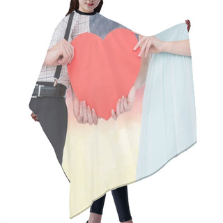 Personality  Couple Holding A Heart Shape Hair Cutting Cape