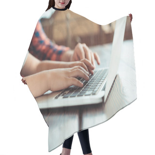 Personality  Family Using Laptop Hair Cutting Cape