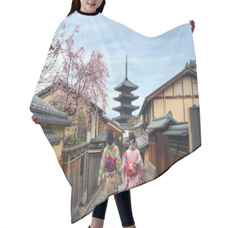 Personality  Couple Asian Women Wearing Traditional Japanese Kimono In Yasaka Hair Cutting Cape