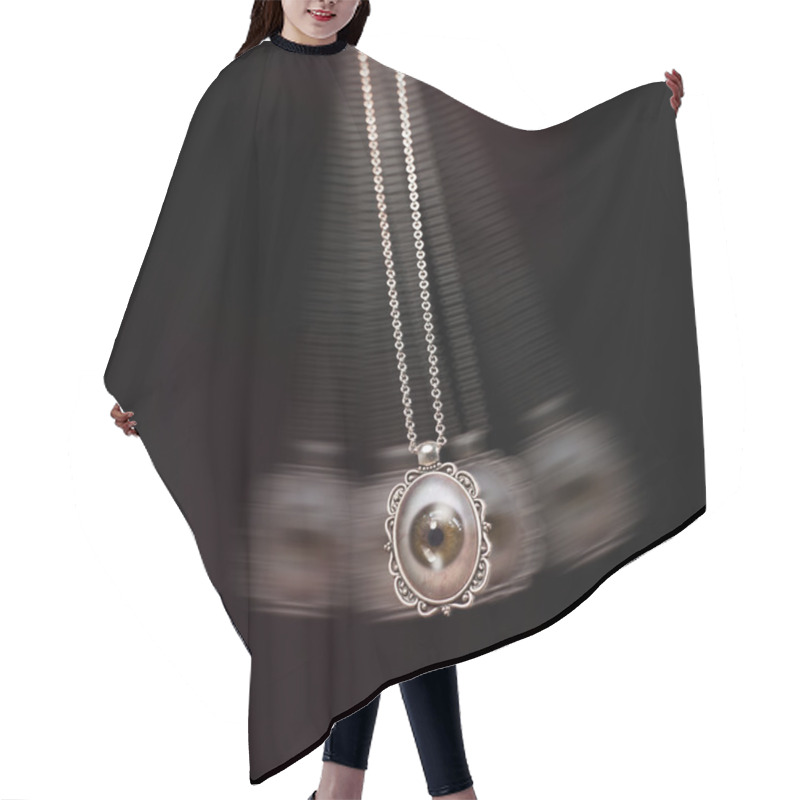 Personality  Hypnosis Tool Swinging Hair Cutting Cape