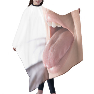 Personality  Tongue Sticking Out Hair Cutting Cape