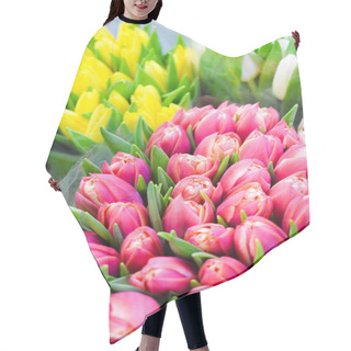 Personality  Selling Fresh Tulips. Spring Flowers Bouquet. The Interior Colors. Hair Cutting Cape
