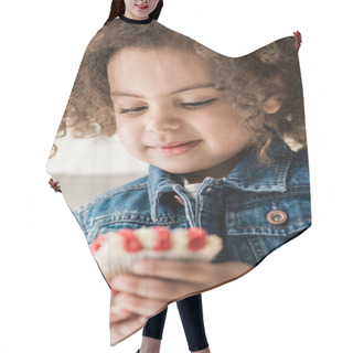 Personality  Girl With American Flag Muffin Hair Cutting Cape