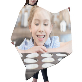 Personality  Girl And Baking Form Hair Cutting Cape