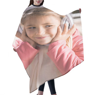 Personality  Smiling Little Girl In White Headphones Hair Cutting Cape