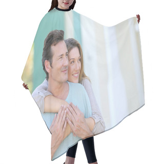 Personality  Middle-aged Couple Embracing Hair Cutting Cape