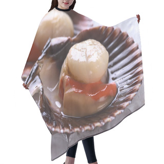 Personality  Raw Queen Scallops On Ice Hair Cutting Cape