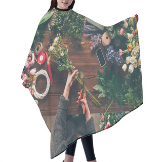 Personality  Cropped Image Of Florist Cutting Stalks Of Roses With Pruner Hair Cutting Cape