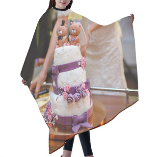 Personality  Wedding Cake Decorated With Bears Hair Cutting Cape