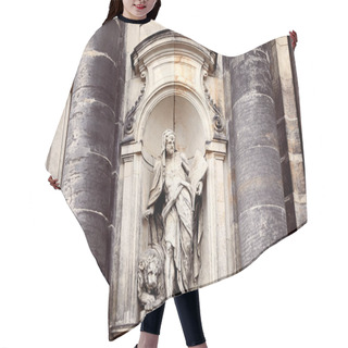Personality  Statues Hair Cutting Cape