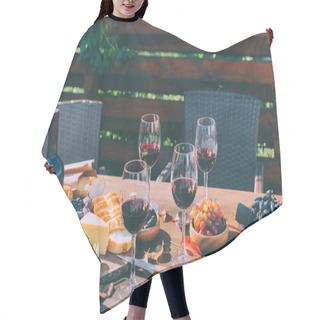 Personality  Red Wine With Various Snacks Hair Cutting Cape