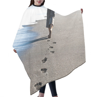 Personality  Walking On Sand Hair Cutting Cape
