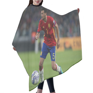 Personality  European Qualifiers World Cup 2018 Italy Vs Spain Hair Cutting Cape