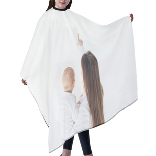 Personality  Mother Holding Baby    Hair Cutting Cape