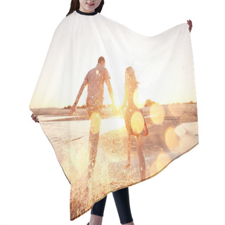 Personality  Couple Running On The Beach Hair Cutting Cape