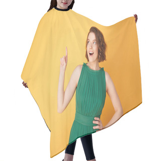 Personality  Pointing Up Hair Cutting Cape