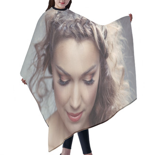 Personality  A Pretty Woman With Curly Hair Hair Cutting Cape