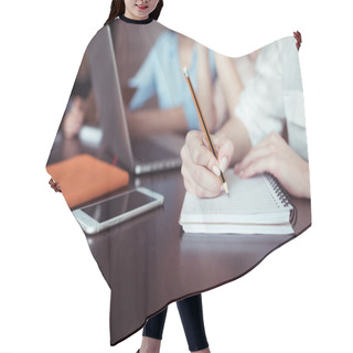 Personality  Businesswomen Working Together Hair Cutting Cape