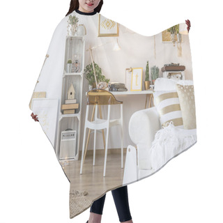 Personality  Apartment For Freelancer Hair Cutting Cape